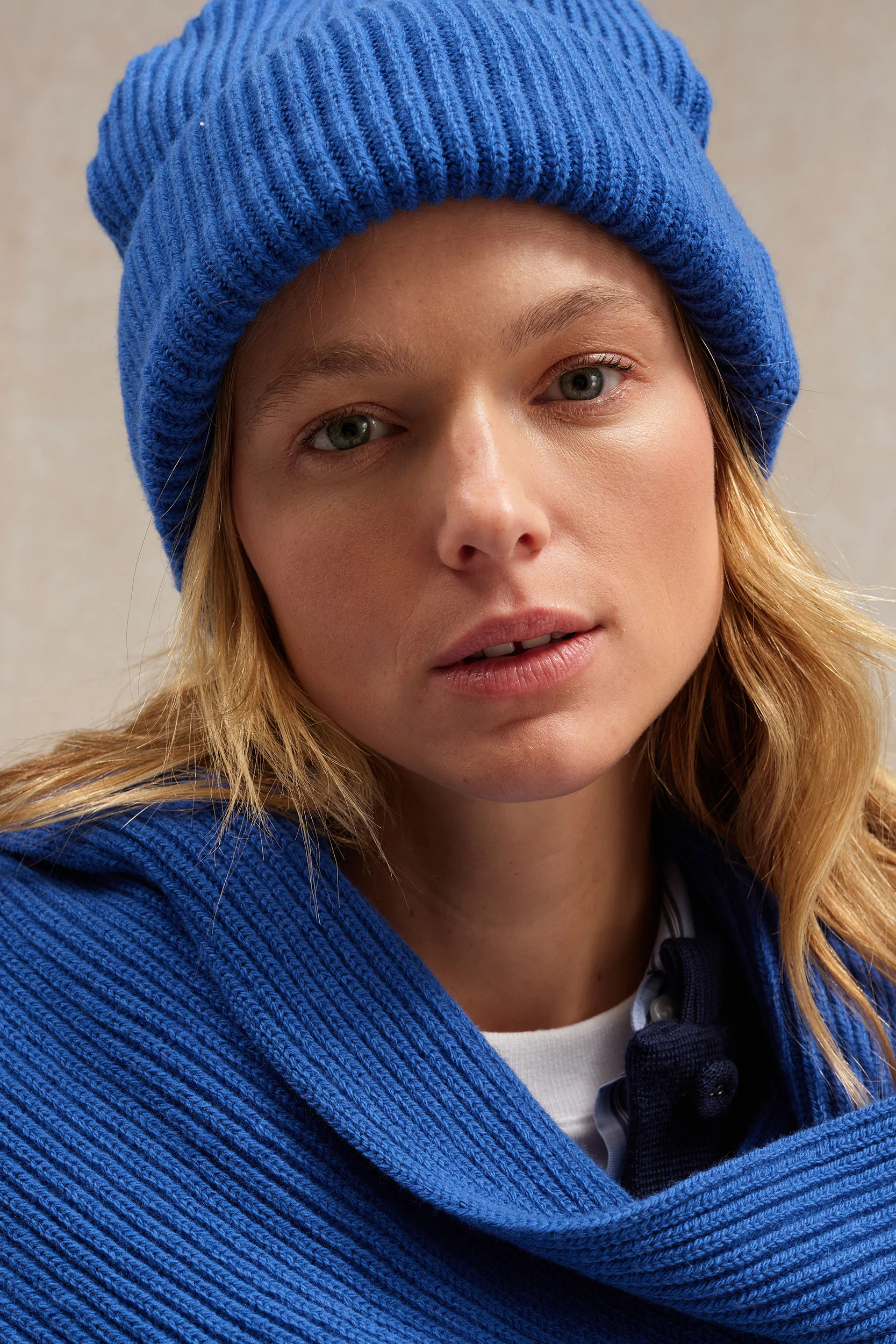Bonnet extra doux mixte bleu roi - Image 2